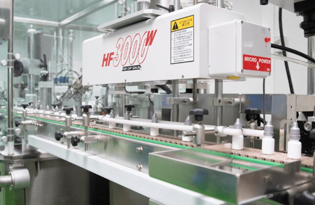 High-speed bottle filling and capping machine