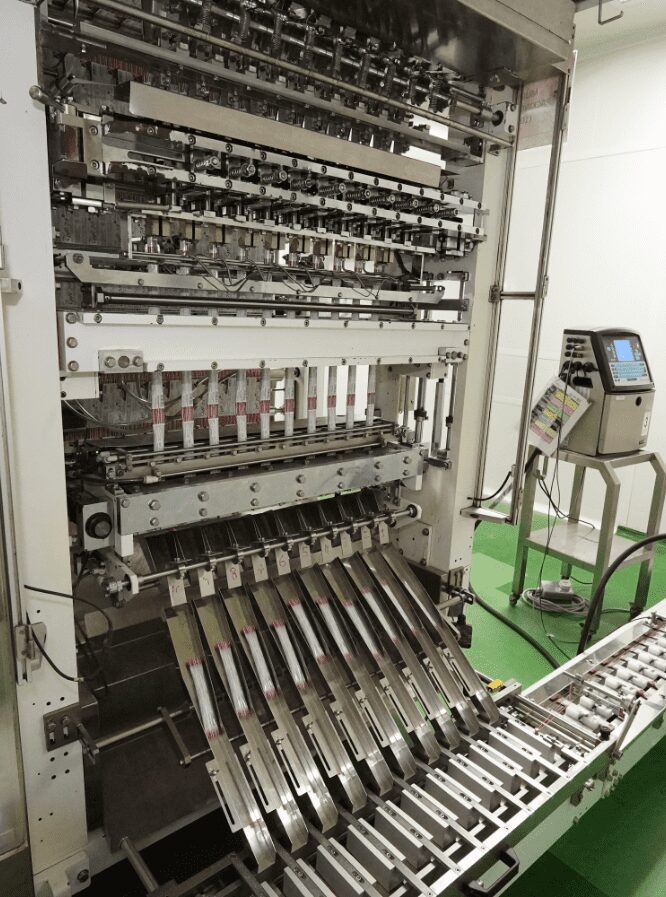 Multi-lane stick-pack machine filling powder sachets