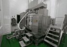 Stainless steel mixing tank and transfer hose for personal care formulations