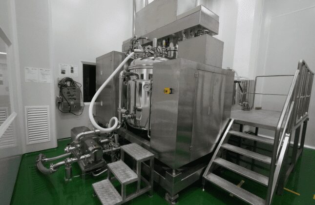 Stainless steel mixing tank and transfer hose for personal care formulations