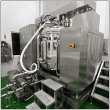 Stainless steel processing vessel and transfer hose in the production hall