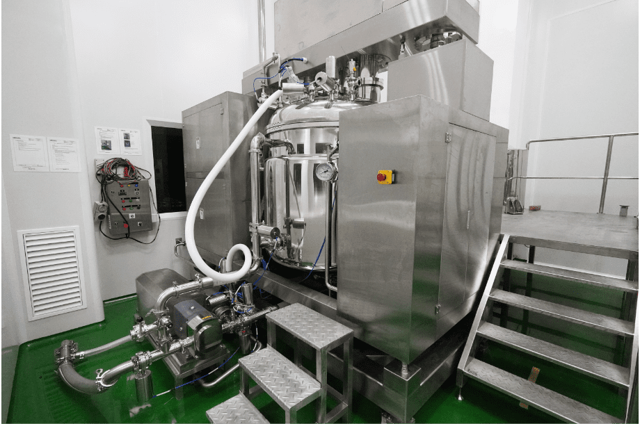 Stainless steel processing vessel and transfer hose in the production hall