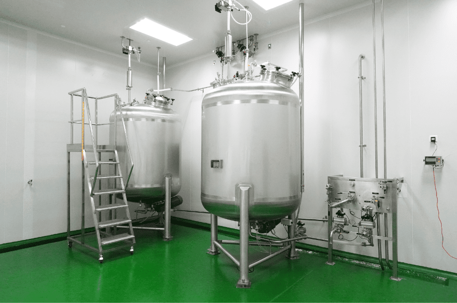 Stainless steel mixing and storage tanks with access platform