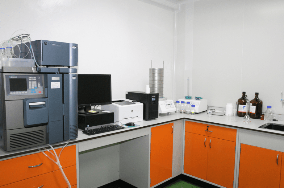 Chromatography and analytical instruments in the laboratory block