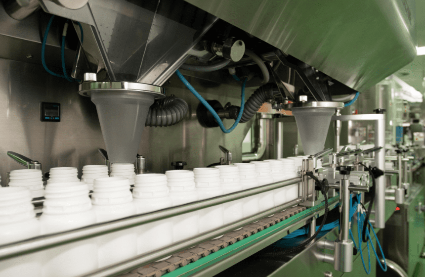 Automatic filling machine dosing product into white containers