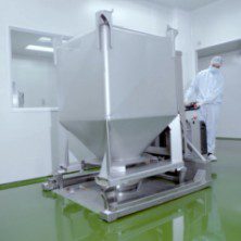Mobile IBC blending bin being positioned in the cleanroom