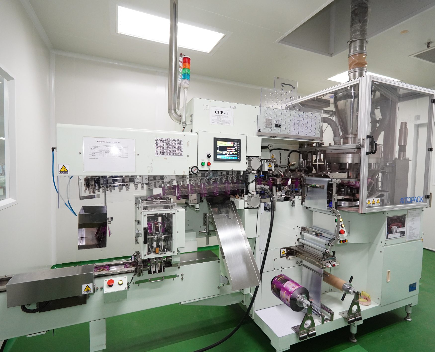 Automated packing and cartoning line with control panels
