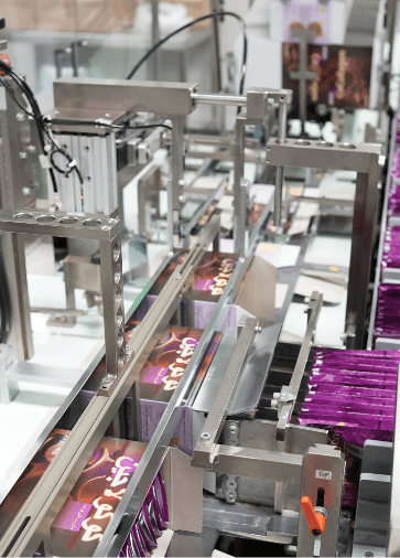 Multi-lane machine producing filled drink sachets