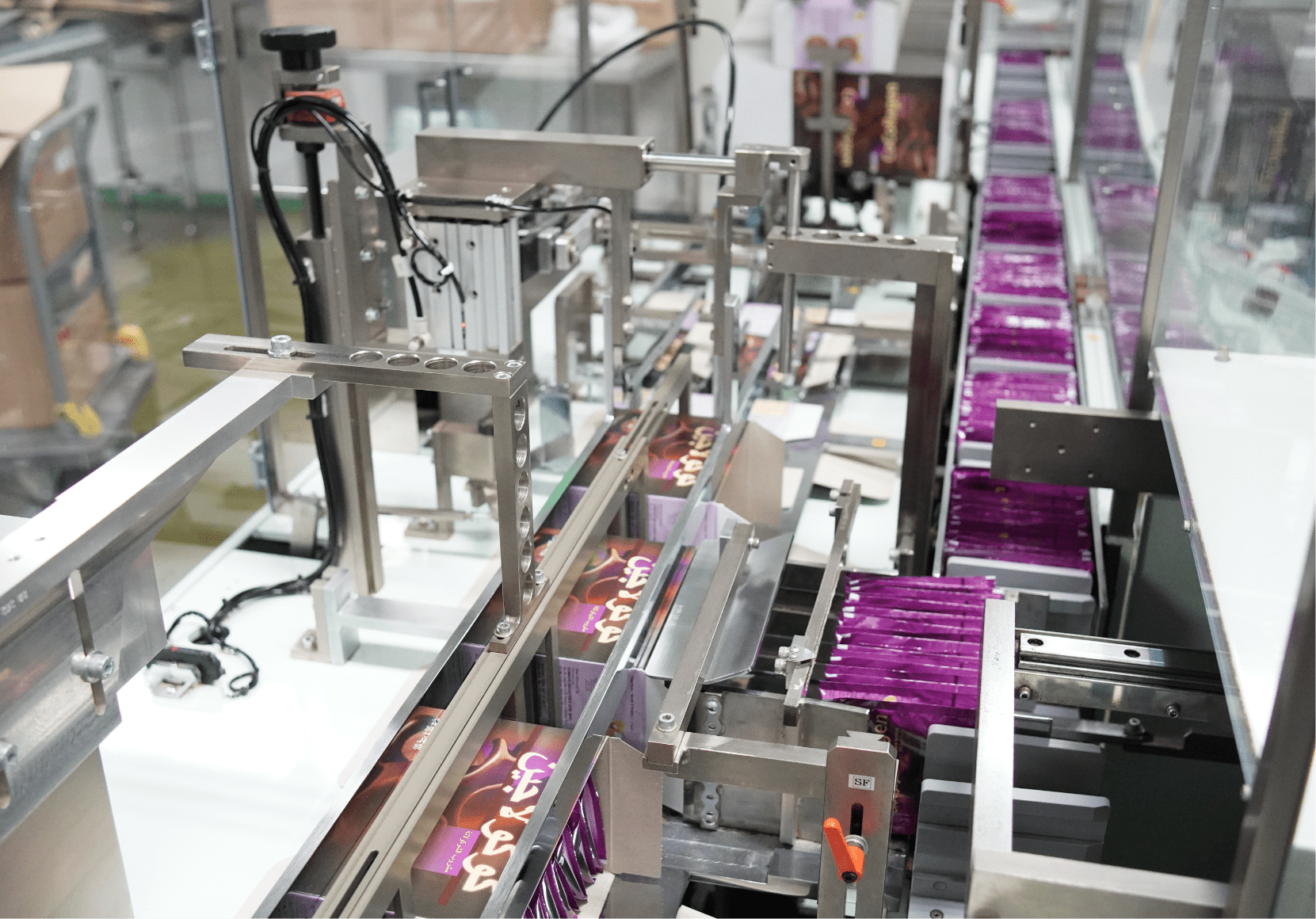 Multi-lane machine producing filled drink sachets