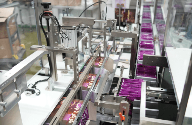 Multi-lane machine producing filled drink sachets