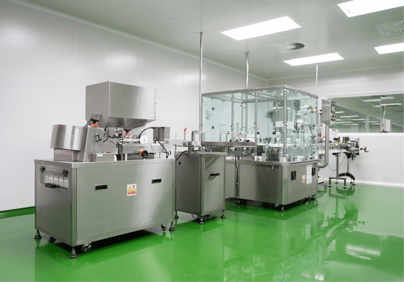 Stainless steel filling and packing machines in the cleanroom