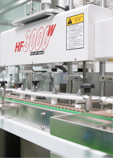 High-speed bottle filling and capping machine