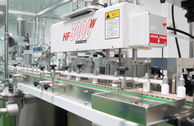 High-speed bottle filling and capping machine