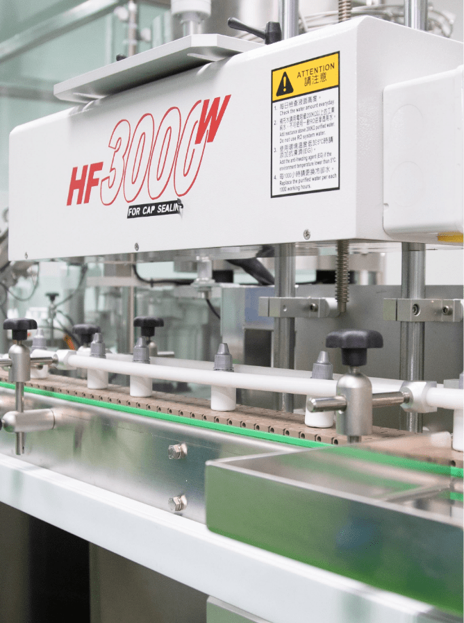 High-speed bottle filling and capping machine