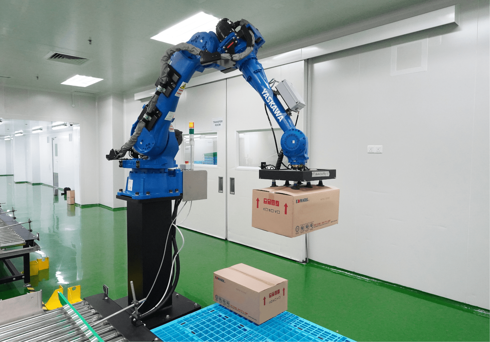Robotic palletizing arm stacking packed cartons