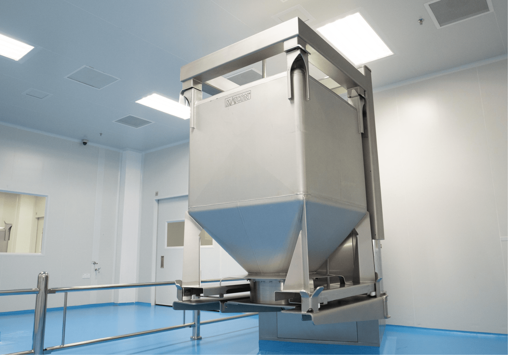 Stainless steel IBC bin for powder transfer