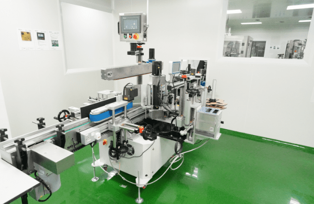 Labelling machine on the personal care packing line