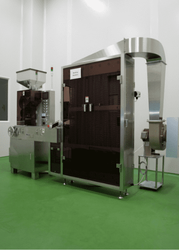 Capsule filling machine with capsule loading elevator
