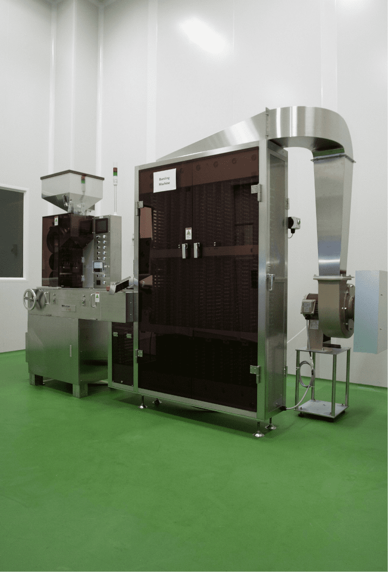 Capsule filling machine with capsule loading elevator