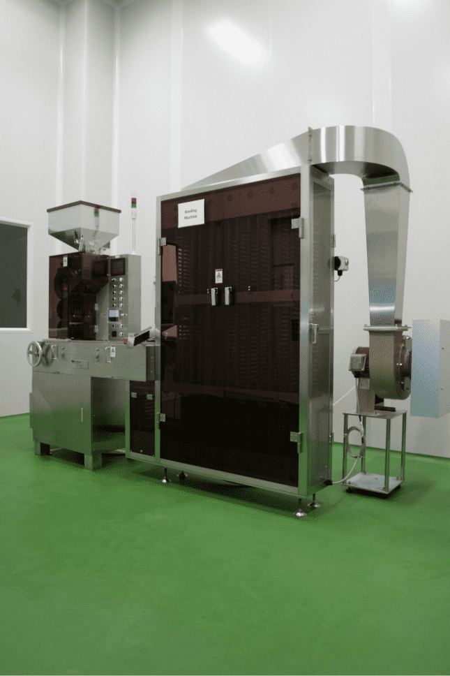 Capsule filling machine with capsule loading elevator