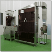Capsule filling machine with capsule loading elevator