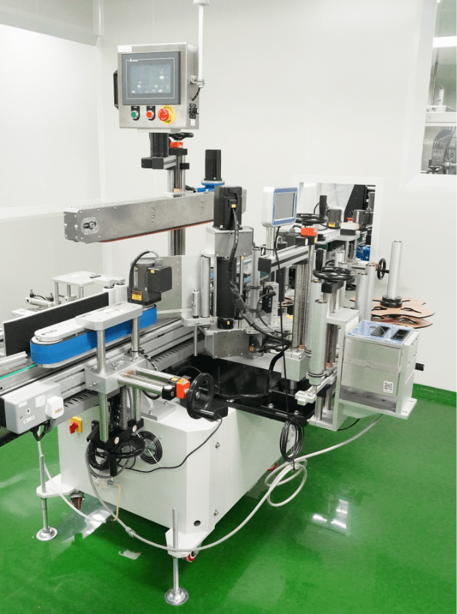 Labelling machine on the personal care packing line