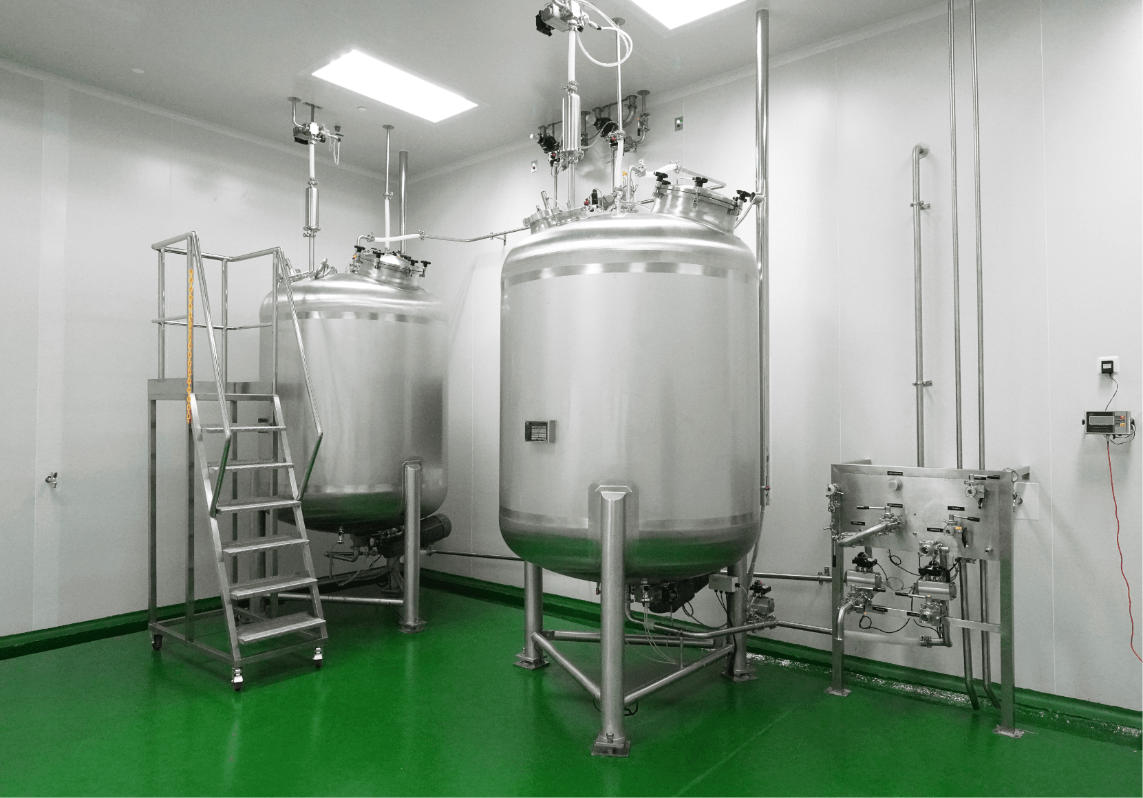 Stainless steel mixing vessels for home care liquid production