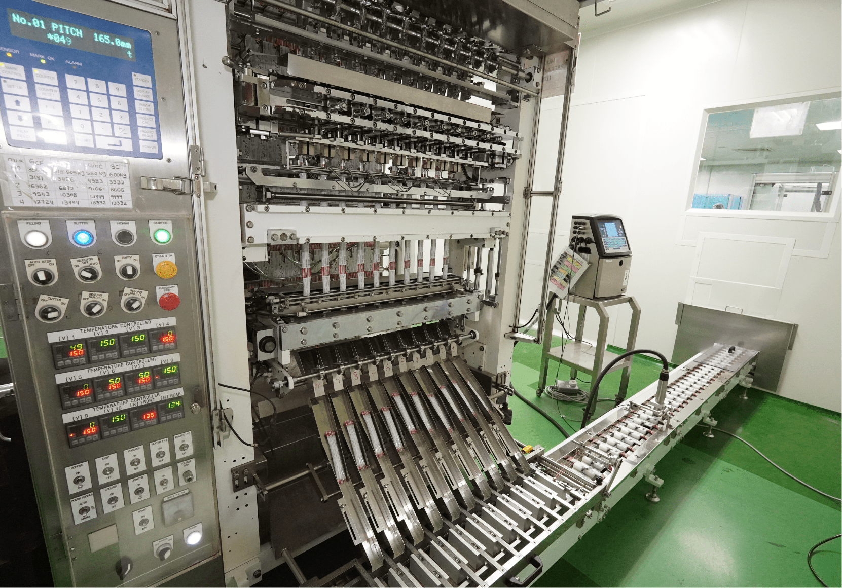 Multi-lane stick-pack machine filling powder sachets