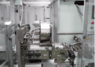 Transfer chain feeding the cartoning machine