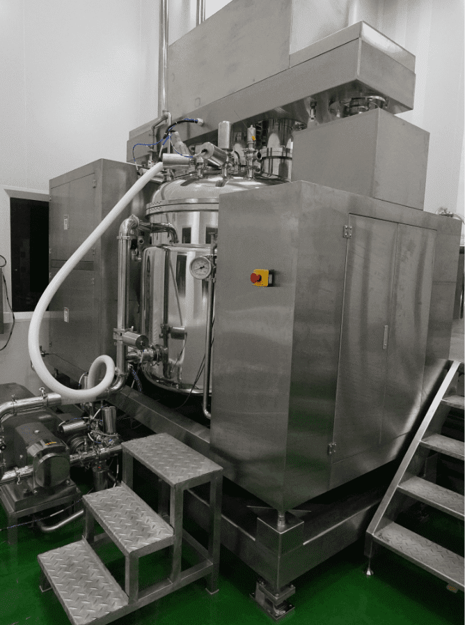 Stainless steel mixing tank and transfer hose for personal care formulations