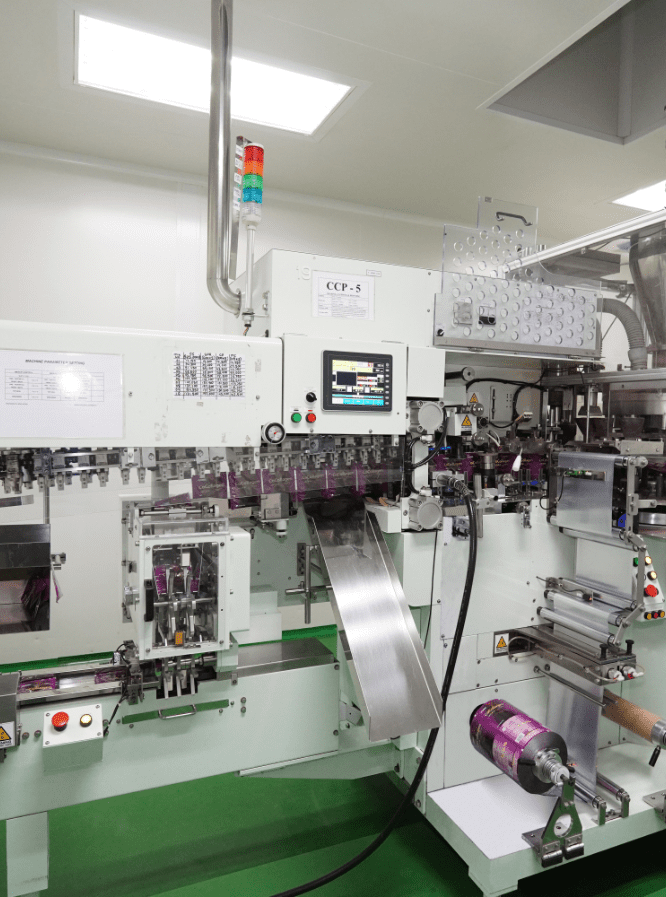 Automatic cartoning machine on the packaging line